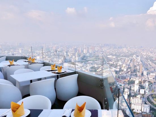 高さ約300ｍ！バイヨーク・スカイ・レストラン（Baiyoke Sky Restaurant）81階から絶景を眺めながらの朝食！＜展望台入場付＞※即予約確定