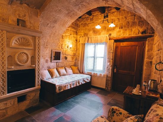 Melek-Cave Suites-Joy-1