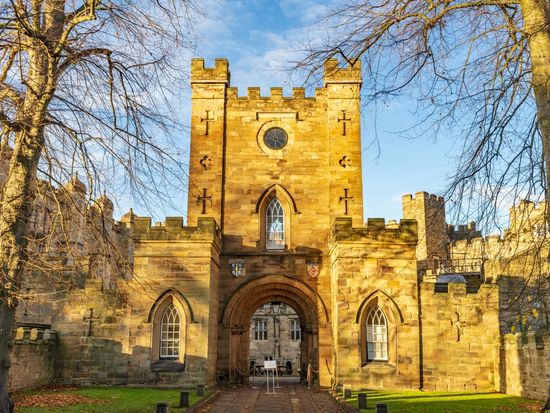 UK_Durham_Durham Castle_pixta_46688844_M