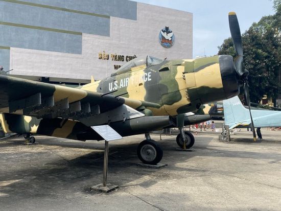 朝ゆったり！クチトンネル見学ツアー　ベトナム戦争の歴史を体感＋ホーチミン市内観光プランあり＜9:30出発／日本語ガイド／郷土料理の昼食付き＞