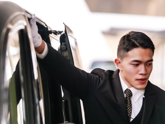 【空港送迎】福岡空港 ⇔ 福岡市・太宰府市・糸島市 BMWやミニバン選択可＜貸切／最大9名様まで＞by MKタクシー