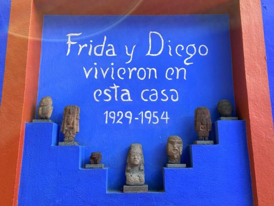 伝説の画家フリーダ・カーロの聖地巡りツアー　フリーダ・カーロ美術館（青い家）＆ディエゴ・リベラと過ごしたアトリエを訪問＜日本語ガイド／メキシコシティ発＞