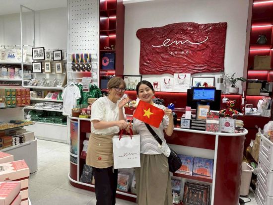 YouTuberベトナムひろみさん紹介！ディープなハノイ半日観光ツアー　 ロンビエン橋＆市場巡り＆シクロ乗車＆ビアホイでの夕食付＜午後／日本語ガイド／ビール付＞