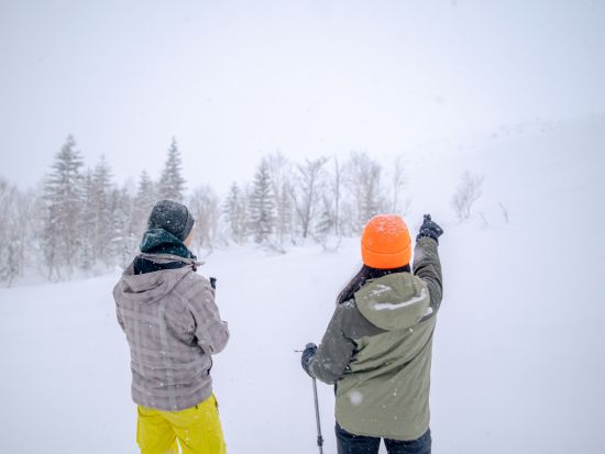 【富良野近郊無料送迎付き】大雪山スノーシュー＆温泉リトリートツアー＜午前11時又は18時開始　初心者参加可　2025年11月～2026年3月末　吹上温泉発着＞