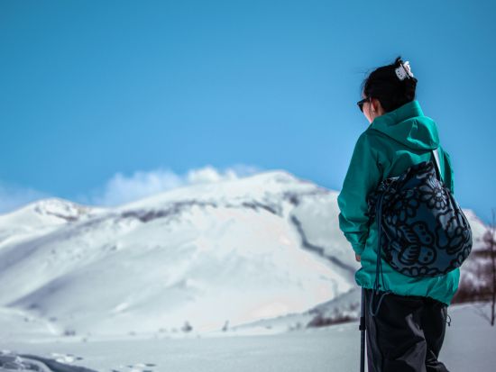 【富良野近郊無料送迎付き】大雪山スノーシュー＆温泉リトリートツアー＜午前11時又は18時開始　初心者参加可　2025年11月～2026年3月末　吹上温泉発着＞
