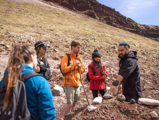 タラウェラ山ハイキングツアー　噴火口ランも満喫できる絶景トレッキング体験！＜半日／英語ガイド／ロトルア発＞