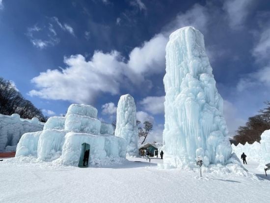 【1/31＆2/18限定】札幌発日帰りバスツアー 支笏湖氷濤まつりとルタオの冬ランチを楽しむ感動の旅＜1日／札幌市内発着＞