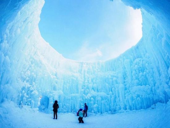 【1/31＆2/18限定】札幌発日帰りバスツアー 支笏湖氷濤まつりとルタオの冬ランチを楽しむ感動の旅＜1日／札幌市内発着＞