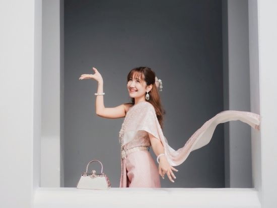 タイ民族衣装で参拝するワットアルン（暁の寺）ツアー　衣装レンタル付きで写真映え抜群の寺院体験＜午前／日本語ガイド＞