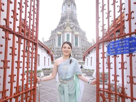 タイ民族衣装で参拝するワットアルン（暁の寺）ツアー　衣装レンタル付きで写真映え抜群の寺院体験＜午前／日本語ガイド＞