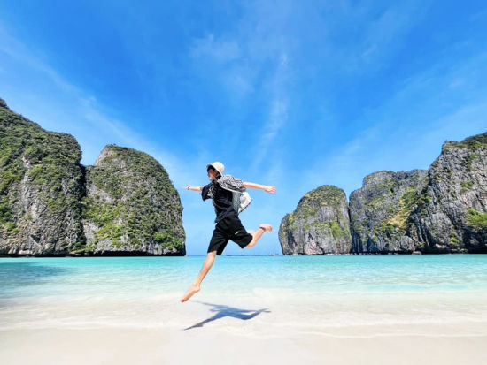 大型スピードカタマランボートで行くピピ島＋選べる島日帰りツアー　カイ島またはバンブー島選択可＜英語ガイド／昼食付き＞