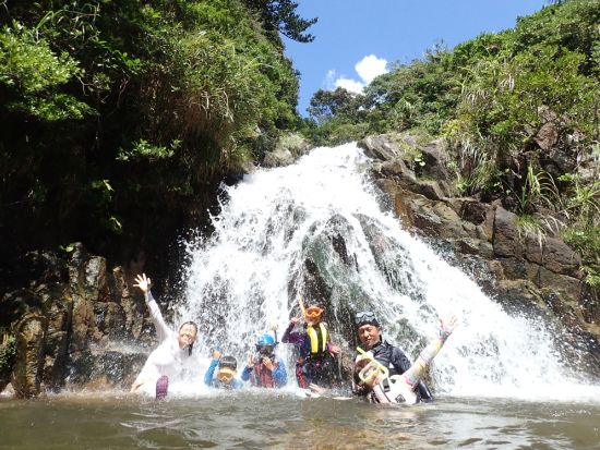 石垣島ジャングルトレッキング　選べるシャワートレッキング　亜熱帯の大自然で癒される半日アドベンチャー＜午前または午後／無料送迎／石垣島＞