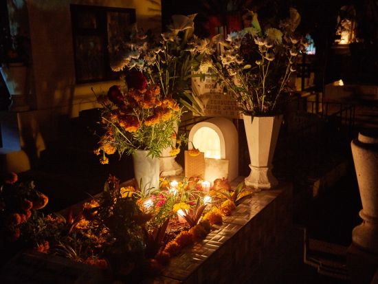 【10月31日限定】メキシコの死者の日ナイトツアー　オアハカ市内＆郊外3つの墓地を巡る神秘の体験＜夜／英語ガイド／オアハカ発＞