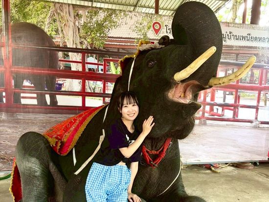 象とのツーショット写真