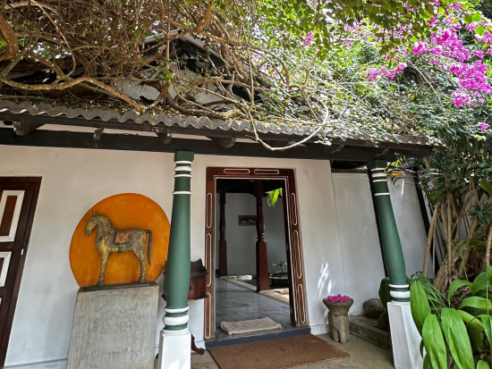 ジェフリー・バワ建築 日帰り観光ツアー　ルヌガンガ、THE VILLAなど南西部の名建築を見学＜貸切／日本語ガイド＞