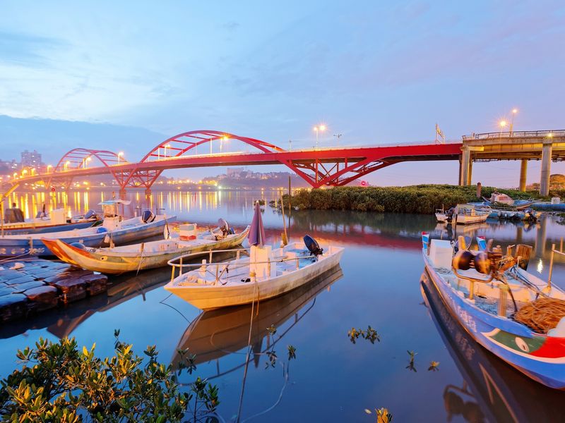 Taiwan_Tamsui_Guandu Bridge_shutterstock_419385904