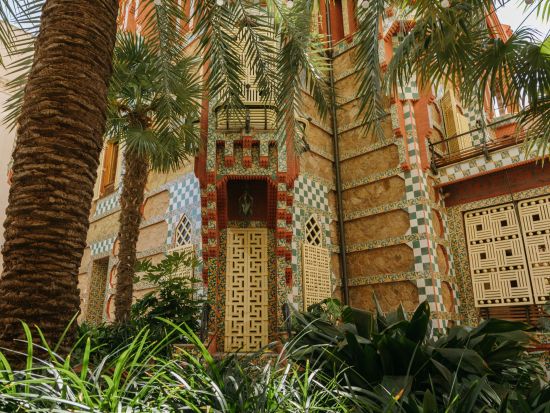 ガウディマニア！半日ツアー　カサ・ビセンス＋ベリュス・グアルド邸＋コロニア・グエル教会　日本語ガイドプランあり＜約5時間／バルセロナ発＞