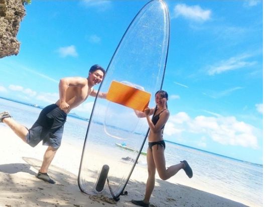 クリアSUP 透明ボードで楽しむ沖縄の海！初心者も安心のサポート付き 海の中をのぞきながら水上散歩体験＜1時間／写真サービス／本部町＞