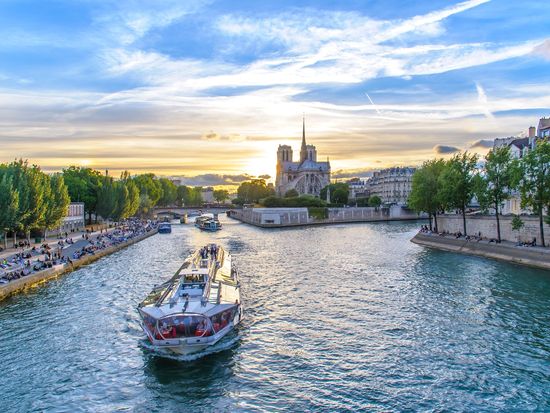 France_Paris_Notre Dame_Cathedral_Seine River_boat_cruise_shutterstock_554484274