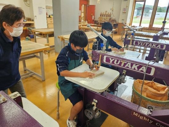 おんねゆ温泉でクラフト体験＆早朝散策　冬の木工芸ランプシェードを制作と雪原を案内白い森と丘のウォーク＜2026年2月1日～3月7日　北見市おんねゆ温泉2日間＞