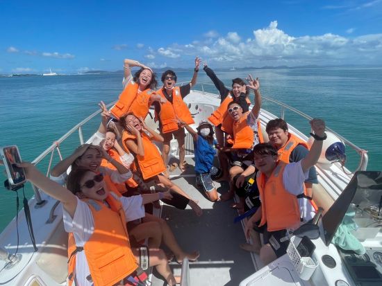 バナナボートでちょいシュノーケル ポイントまでバナナボートで楽々移動！サンゴ礁とカラフルな熱帯魚に囲まれながら過ごす感動体験＜1時間／写真サービス／本部町＞