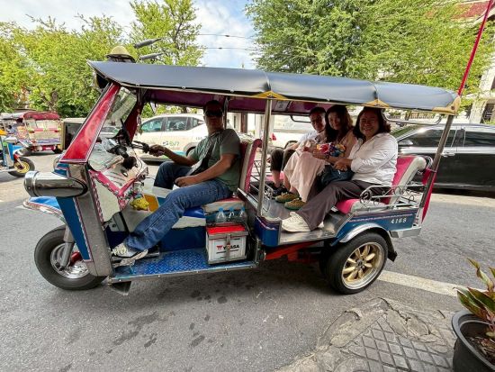 【貸切】ワットパクナム＋ワットアルン半日観光ツアー　人気の「Sense of Thai」で民族衣装体験も満喫！＜午前／日本語ガイド／ベテランガイド確約＞