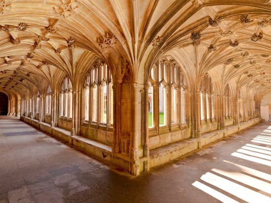 England_Lacock_Abbey_shutterstock_223844917