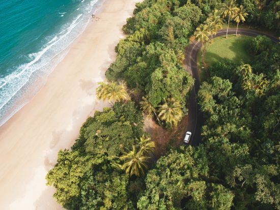 パロネラパーク1日ツアー　散策やライトショーなど昼と夜のパロネラパークを存分に満喫！バビンダ・ボルダーズ＋イニスフェイル＋エティベイ＜英語ガイド／ケアンズ発＞