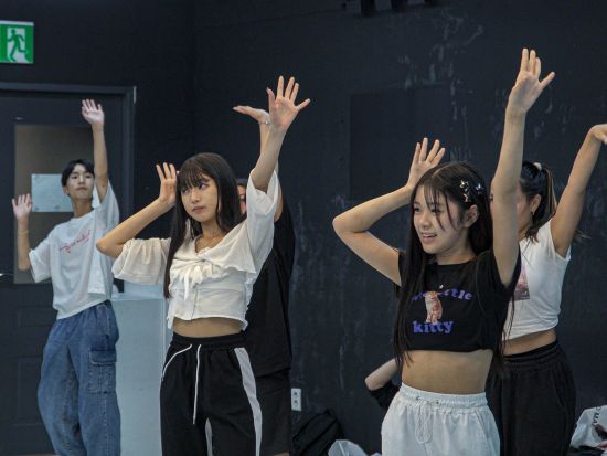 ローリングコリア韓国語学校　選べる授業のみまたは宿泊付きプラン　ダンス＆ボーカルレッスン付きK-POPコースもご用意！＜1～4週間／弘大＞