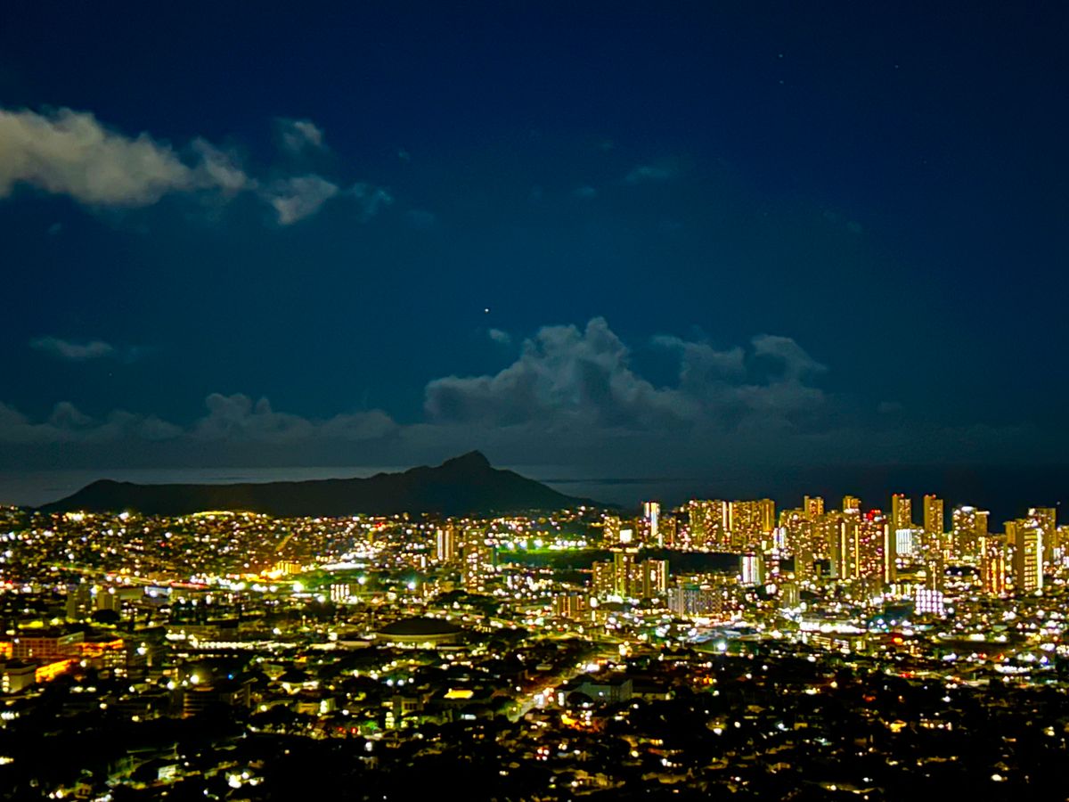13名まで乗車OK！貸切チャーター〉1時間で行くタンタラスの丘夜景