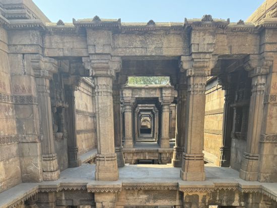 【貸切チャーター】アーメダバード → パタン → ブジ → カッチ → アーメダバード観光ツアー＜専用車／英語ドライバー／高速代・駐車場代込／市内中心部ドロップ