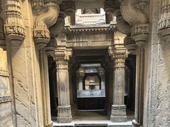 【貸切チャーター】アーメダバード → パタン → ブジ → カッチ → アーメダバード観光ツアー＜専用車／英語ドライバー／高速代・駐車場代込／市内中心部ドロップ