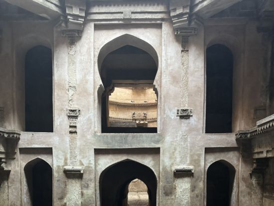 【貸切チャーター】アーメダバード → パタン → ブジ → カッチ → アーメダバード観光ツアー＜専用車／英語ドライバー／高速代・駐車場代込／市内中心部ドロップ