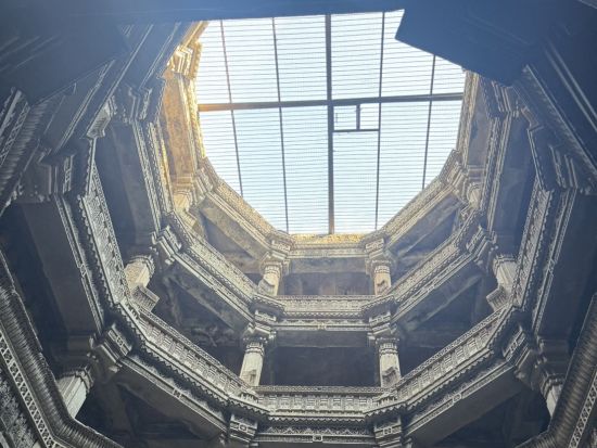 【貸切チャーター】アーメダバード → パタン → ブジ → カッチ → アーメダバード観光ツアー＜専用車／英語ドライバー／高速代・駐車場代込／市内中心部ドロップ