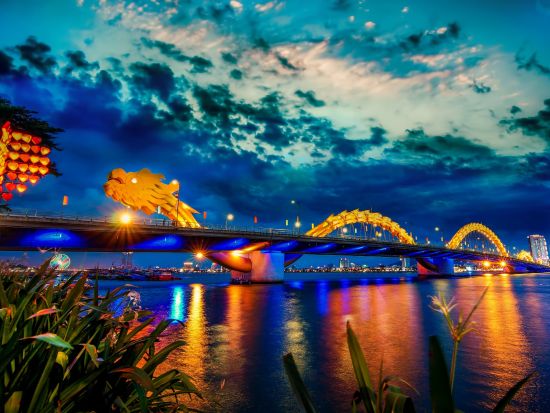 ハン川ナイトクルーズ　ポセイドン号でゆったり夜景鑑賞！ディナー付きプランあり　＊即予約確定＜ダナン／約1時間＞