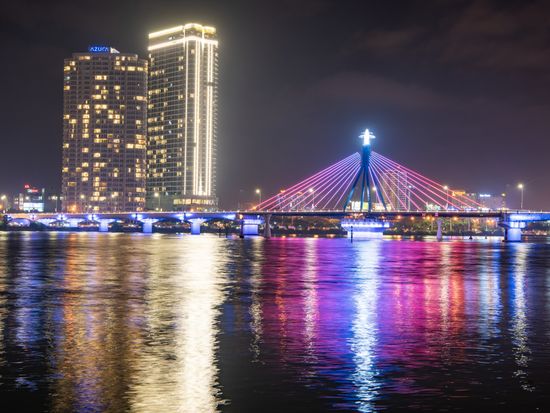 Vietnam_Da Nang_Han River_Night_pixta_48402816_M