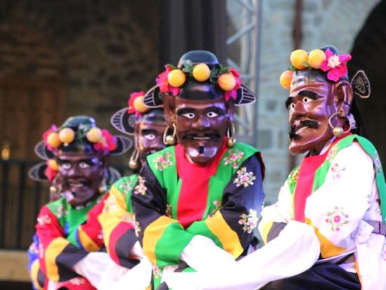 0059ec72-7500405-4.-처용무