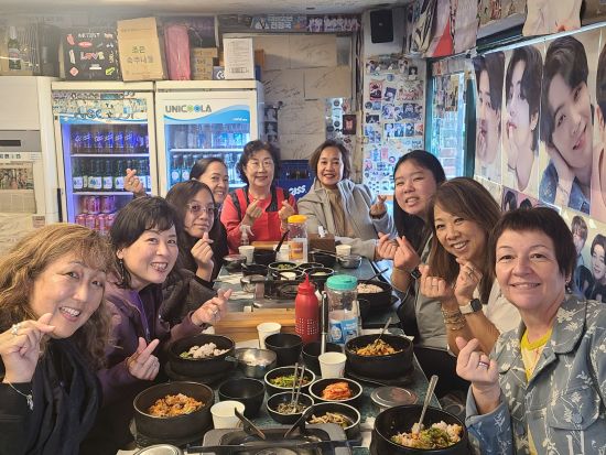 人気K-POPグループ聖地巡礼　世界中のファンと交流も！龍仁大長今パーク＋HYBE＋旧社屋＋HYUGA＋油井食堂 ＜1日／1名参加OK／選べる出発地／英語＞ 