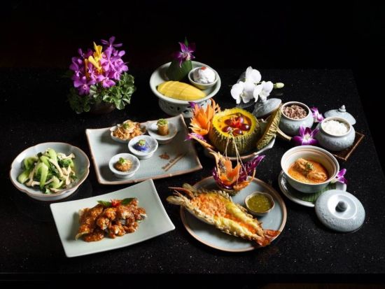 バーンカニタ号ディナークルーズ 一流レストランの豪華クルーズ プレミアムなサービスで最高の夜を＜指定ホテル送迎／タイ料理コース＞