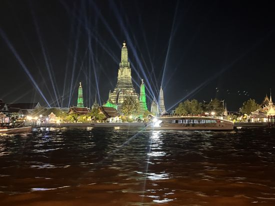 バーンカニタ号ディナークルーズ 一流レストランの豪華クルーズ プレミアムなサービスで最高の夜を＜指定ホテル送迎／タイ料理コース＞