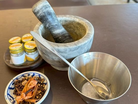 ピンクのガネーシャ＋象ケア体験ツアー　ヤードム作り体験付き！フォトジェニックなピンクガネーシャと象とのふれあい＜1日／昼食＞