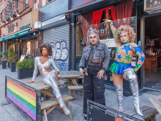 NYCナイトツアー　ヘルズ・キッチンで本場のドラァグショー鑑賞＆バー巡り体験＜21歳以上／日本語または英語ガイド＞