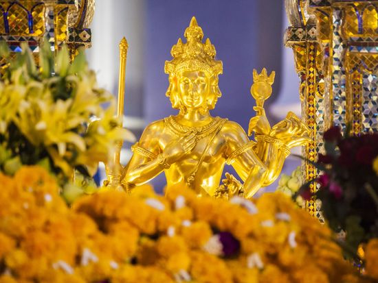 Thailand_Bangkok_Erawan Shrine_shutterstock_537800731
