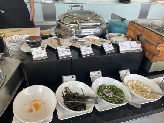 高さ約300ｍ！バイヨーク・スカイ・レストラン（Baiyoke Sky Restaurant）81階から絶景を眺めながらの朝食！＜展望台入場付＞※即予約確定