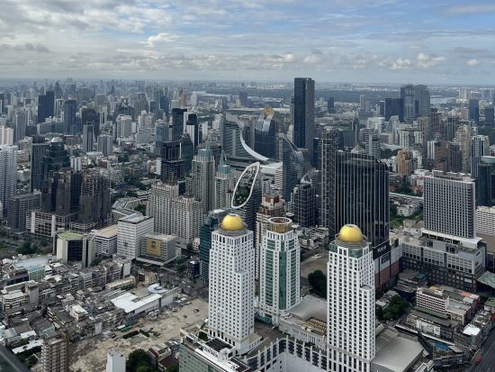 高さ約300ｍ！バイヨーク・スカイ・レストラン（Baiyoke Sky Restaurant）81階から絶景を眺めながらの朝食！＜展望台入場付＞※即予約確定