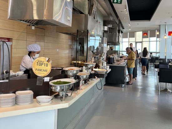 高さ約300ｍ！バイヨーク・スカイ・レストラン（Baiyoke Sky Restaurant）81階から絶景を眺めながらの朝食！＜展望台入場付＞※即予約確定