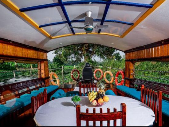 【貸切チャーター】コーチン発クマラコム＆アレッピ観光ツアー＜専用車／英語ドライバー／高速代・駐車場代込／コーチン市内中心部ドロップ＞