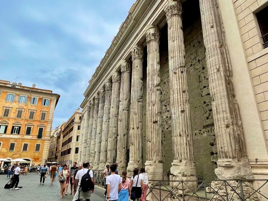 ハドリアヌス帝の神殿