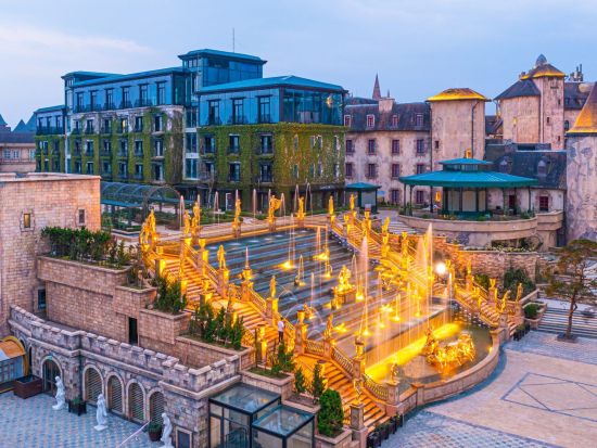 幻想的な夜のBa Na Hills（バーナーヒルズ）ナイトツアー//日本語ガイド//ダナン市内のラウンジ利用可能//バーナーヒルズ観光