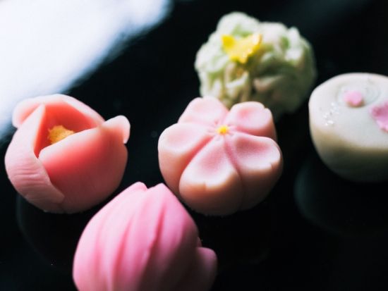 着物を着て茶道体験 in 祇園折鶴屋＜書道体験付きプランあり／京都市＞